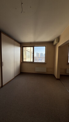 Продам трехкомнатную (3-комн.) квартиру, Крылатские Холмы ул, 30к8, Москва г