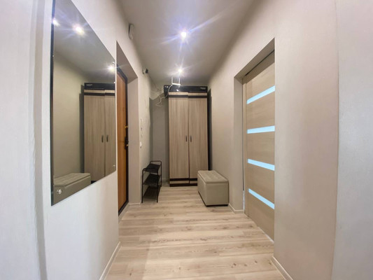 Продам однокомнатную (1-комн.) квартиру, Югорская ул, 18, Ханты-Мансийск г