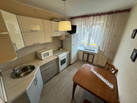 Продам трехкомнатную (3-комн.) квартиру, Первостроителей пр-кт, 15, Комсомольск-на-Амуре г