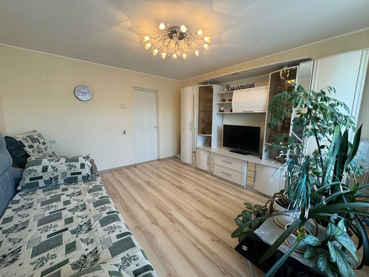 Продам трехкомнатную (3-комн.) квартиру, Первостроителей пр-кт, 15, Комсомольск-на-Амуре г