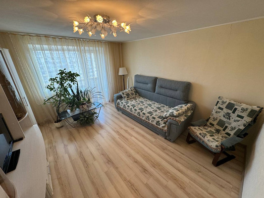 Продам трехкомнатную (3-комн.) квартиру, Первостроителей пр-кт, 15, Комсомольск-на-Амуре г