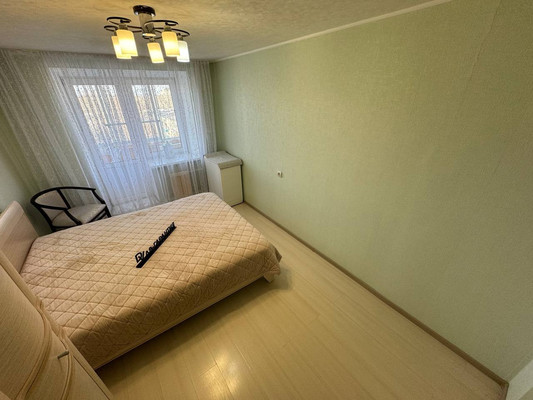 Продам трехкомнатную (3-комн.) квартиру, Первостроителей пр-кт, 15, Комсомольск-на-Амуре г