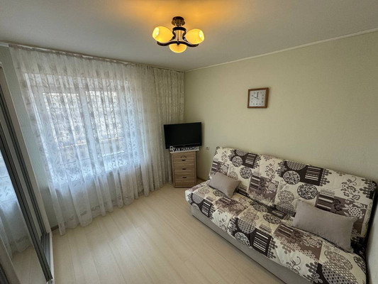 Продам трехкомнатную (3-комн.) квартиру, Первостроителей пр-кт, 15, Комсомольск-на-Амуре г