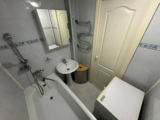 Продам трехкомнатную (3-комн.) квартиру, Первостроителей пр-кт, 15, Комсомольск-на-Амуре г