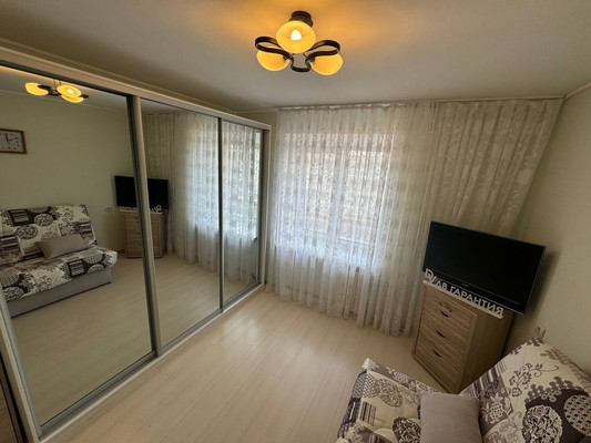 Продам трехкомнатную (3-комн.) квартиру, Первостроителей пр-кт, 15, Комсомольск-на-Амуре г