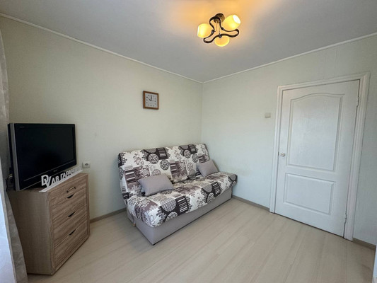 Продам трехкомнатную (3-комн.) квартиру, Первостроителей пр-кт, 15, Комсомольск-на-Амуре г