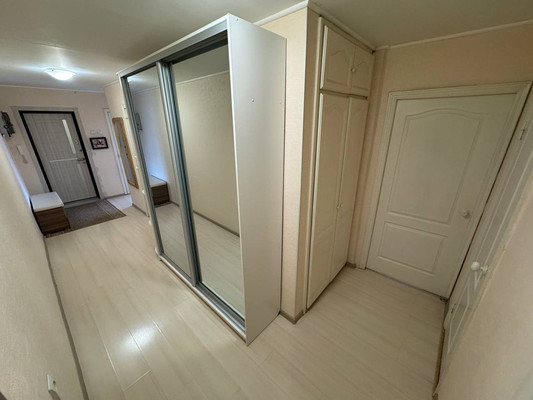 Продам трехкомнатную (3-комн.) квартиру, Первостроителей пр-кт, 15, Комсомольск-на-Амуре г