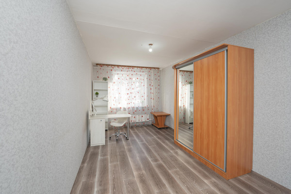 Продам двухкомнатную (2-комн.) квартиру, Волгодонская ул, 9, Пермь г