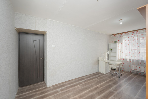 Продам двухкомнатную (2-комн.) квартиру, Волгодонская ул, 9, Пермь г