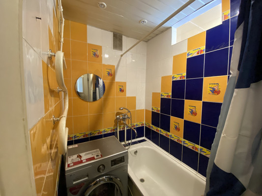 Продам двухкомнатную (2-комн.) квартиру, Бирюзова ул, 7к1, Рязань г