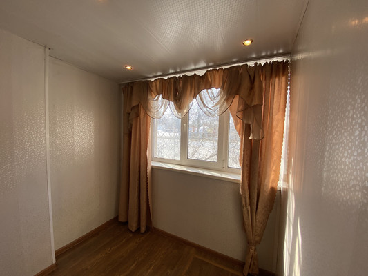 Продам трехкомнатную (3-комн.) квартиру, Бирюзова ул, 8, Рязань г