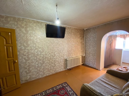 Продам трехкомнатную (3-комн.) квартиру, Бирюзова ул, 8, Рязань г