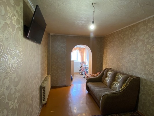 Продам трехкомнатную (3-комн.) квартиру, Бирюзова ул, 8, Рязань г