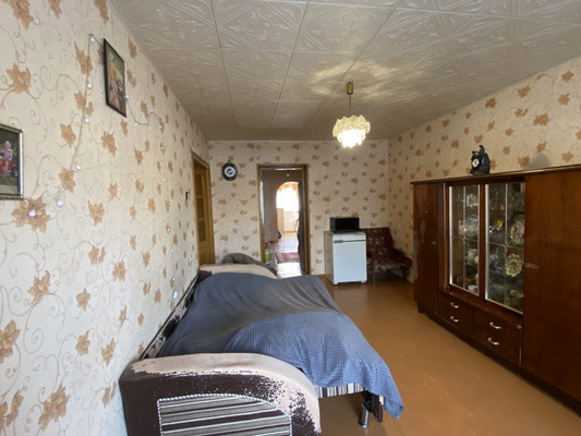 Продам трехкомнатную (3-комн.) квартиру, Бирюзова ул, 8, Рязань г