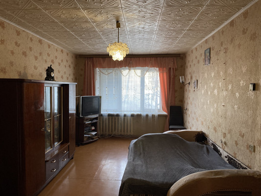 Продам трехкомнатную (3-комн.) квартиру, Бирюзова ул, 8, Рязань г