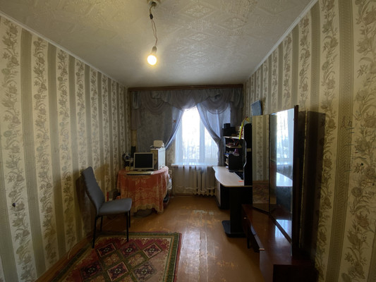 Продам трехкомнатную (3-комн.) квартиру, Бирюзова ул, 8, Рязань г