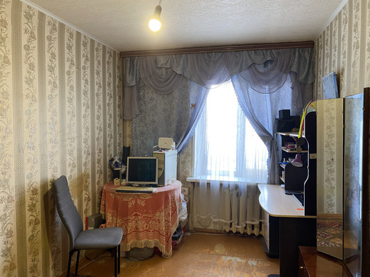 Продам трехкомнатную (3-комн.) квартиру, Бирюзова ул, 8, Рязань г