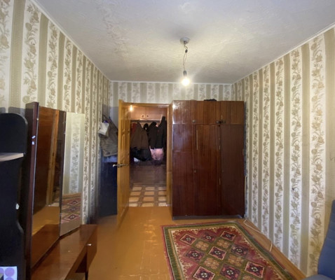 Продам трехкомнатную (3-комн.) квартиру, Бирюзова ул, 8, Рязань г