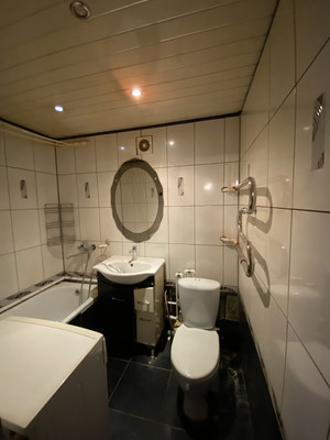 Продам трехкомнатную (3-комн.) квартиру, Бирюзова ул, 8, Рязань г