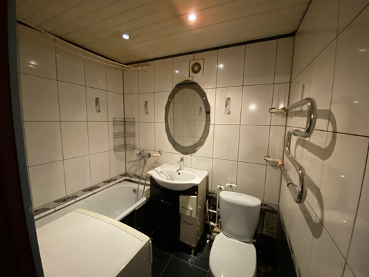 Продам трехкомнатную (3-комн.) квартиру, Бирюзова ул, 8, Рязань г