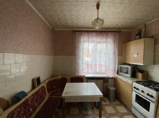 Продам трехкомнатную (3-комн.) квартиру, Бирюзова ул, 8, Рязань г