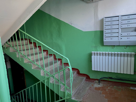 Продам трехкомнатную (3-комн.) квартиру, Бирюзова ул, 8, Рязань г