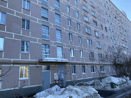 Продам трехкомнатную (3-комн.) квартиру, Бирюзова ул, 8, Рязань г