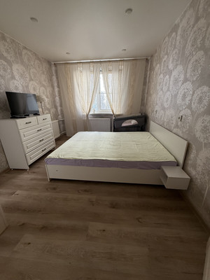 Продам двухкомнатную (2-комн.) квартиру, Ижорского Батальона ул, 16, Колпино г