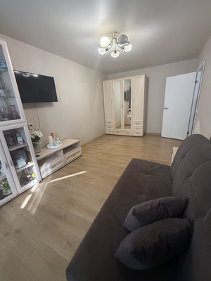 Продам двухкомнатную (2-комн.) квартиру, Ижорского Батальона ул, 16, Колпино г