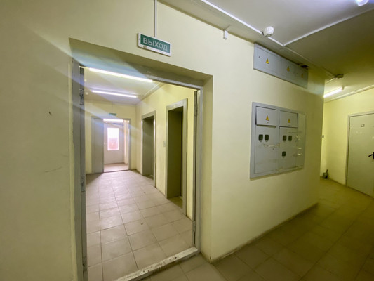 Продам трехкомнатную (3-комн.) квартиру, Больничный (Климовск мкр.) проезд, 2к2, Подольск г