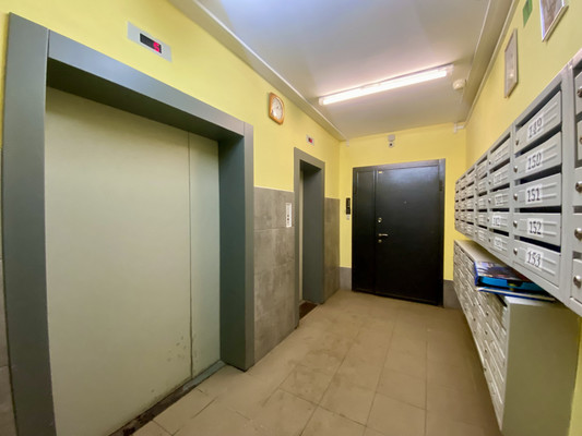 Продам трехкомнатную (3-комн.) квартиру, Больничный (Климовск мкр.) проезд, 2к2, Подольск г