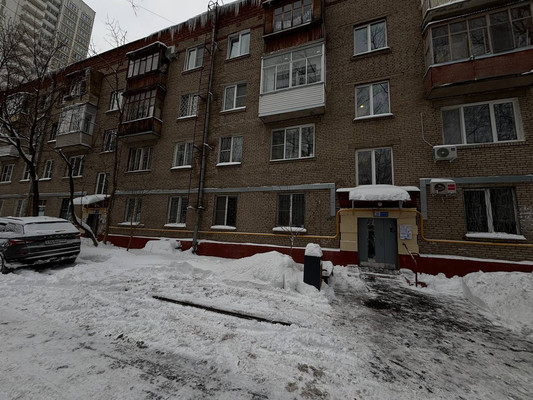 Продам трехкомнатную (3-комн.) квартиру, Винокурова ул, 12к3, Москва г