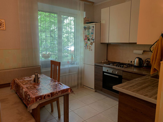 Продам трехкомнатную (3-комн.) квартиру, Винокурова ул, 12к3, Москва г