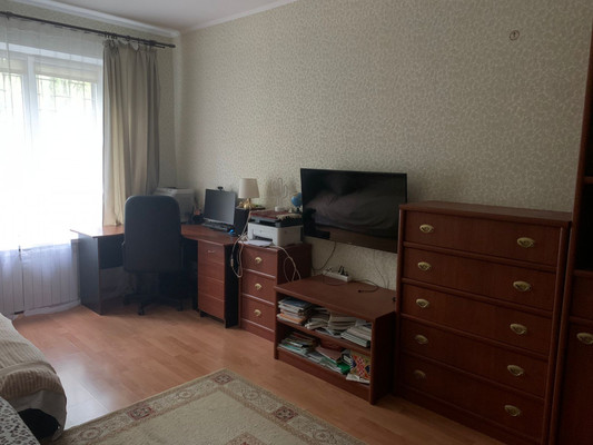 Продам трехкомнатную (3-комн.) квартиру, Винокурова ул, 12к3, Москва г