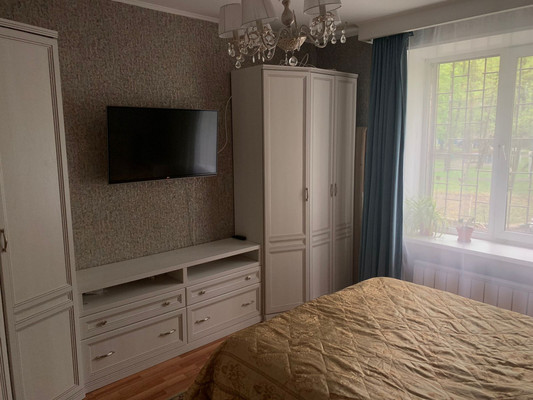 Продам трехкомнатную (3-комн.) квартиру, Винокурова ул, 12к3, Москва г