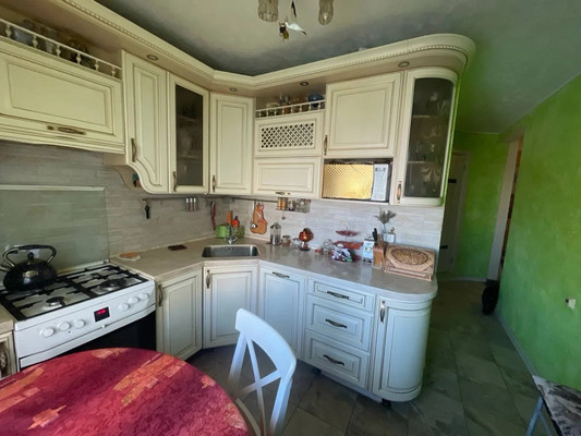 Продам трехкомнатную (3-комн.) квартиру, Рощинская ул, 9, Гатчина г