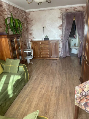 Продам трехкомнатную (3-комн.) квартиру, Рощинская ул, 9, Гатчина г