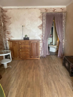 Продам трехкомнатную (3-комн.) квартиру, Рощинская ул, 9, Гатчина г