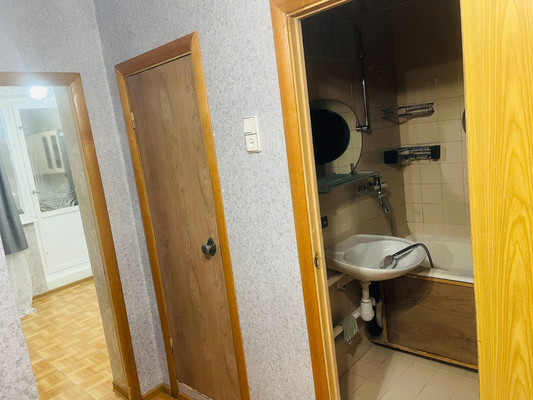 Продам однокомнатную (1-комн.) квартиру, Хачатуряна ул, 2, Москва г