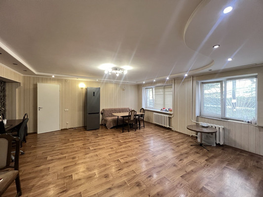 Продам двухкомнатную (2-комн.) квартиру, Беспалова ул, 31а, Симферополь г