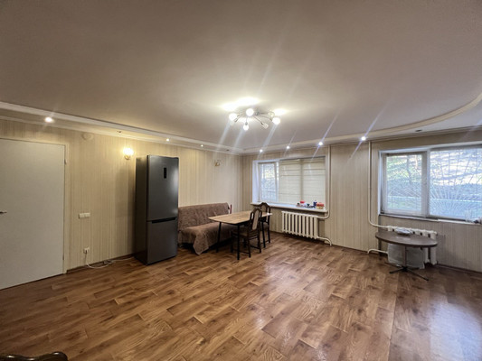 Продам двухкомнатную (2-комн.) квартиру, Беспалова ул, 31а, Симферополь г