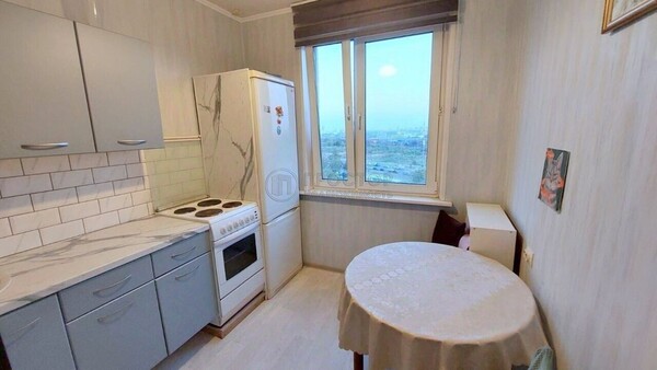 Продам двухкомнатную (2-комн.) квартиру, Дегунинская ул, 13к2, Москва г