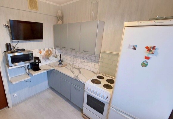 Продам двухкомнатную (2-комн.) квартиру, Дегунинская ул, 13к2, Москва г