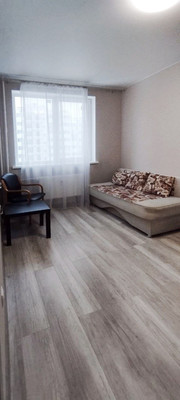 Продам однокомнатную (1-комн.) квартиру, Воронцовский б-р, 21к3, Мурино п