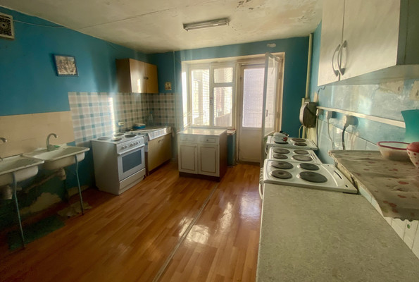 Продам комнату в 8-комн. квартире, 9 Января ул, 272, Воронеж г