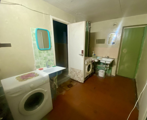 Продам комнату в 8-комн. квартире, 9 Января ул, 272, Воронеж г