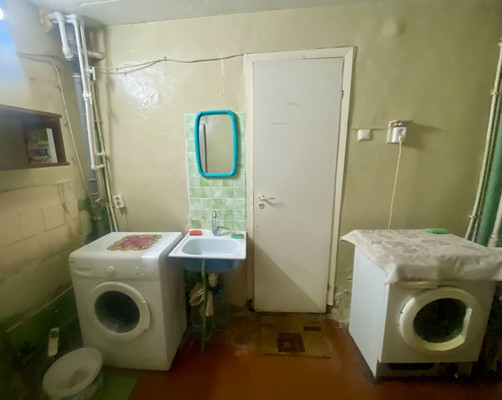 Продам комнату в 8-комн. квартире, 9 Января ул, 272, Воронеж г