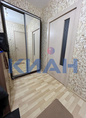 Продам однокомнатную (1-комн.) квартиру, Апрельская ул, 5а, Красноярск г