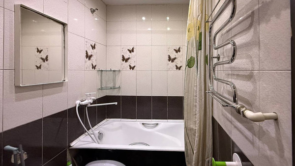 Продам двухкомнатную (2-комн.) квартиру, Дорожная ул, 2, Октябрьский рп