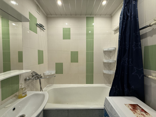 Продам однокомнатную (1-комн.) квартиру, Трудящихся б-р, 8, Колпино г